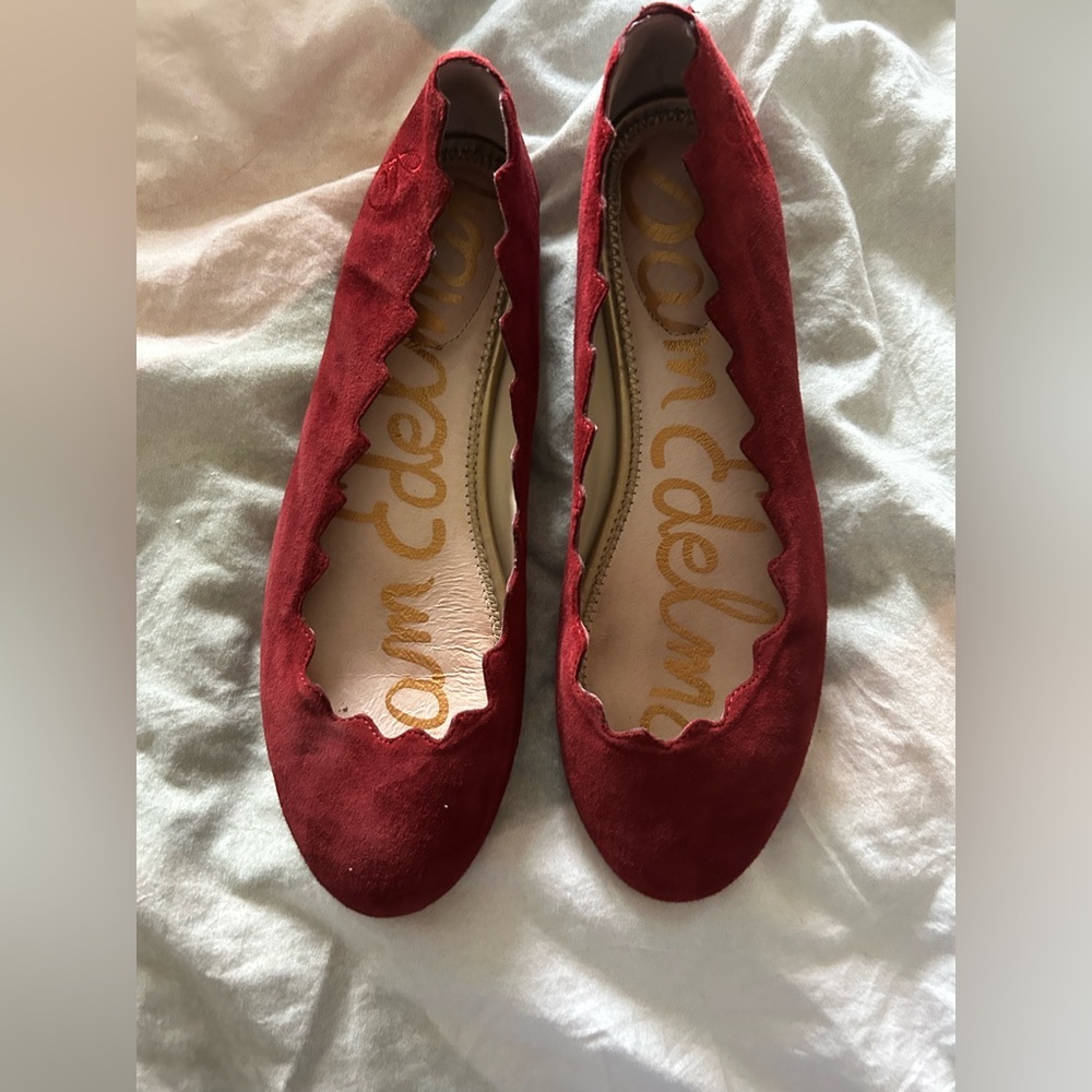Sam Edelman Scalloped Red Flats - Picture 1 of 3